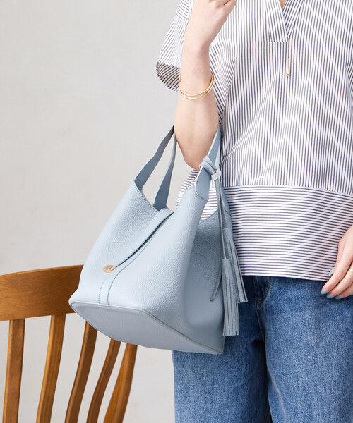 Chez toi(シェトワ)の「タッセル付バケツ型トートBAG(トートバッグ・レディース・アイボリー/ブラック/ブルー・FREE)」の14枚目の写真