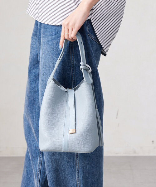 Chez toi(シェトワ)の「タッセル付バケツ型トートBAG(トートバッグ・レディース・アイボリー/ブラック/ブルー・FREE)」の15枚目の写真