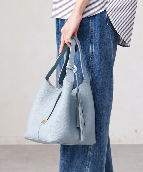 Chez toi(シェトワ)の「タッセル付バケツ型トートBAG(トートバッグ・レディース・アイボリー/ブラック/ブルー・FREE)」の16枚目の写真