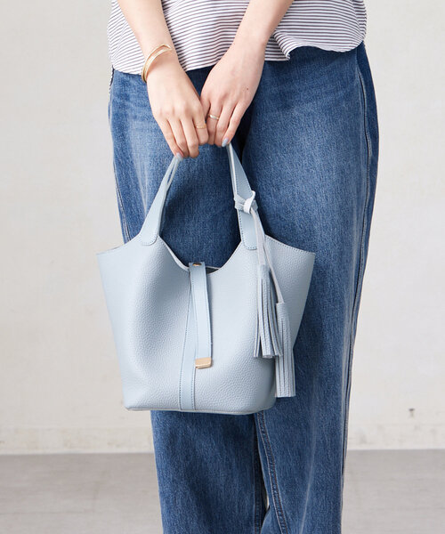 Chez toi(シェトワ)の「タッセル付バケツ型トートBAG(トートバッグ・レディース・アイボリー/ブラック/ブルー・FREE)」の18枚目の写真