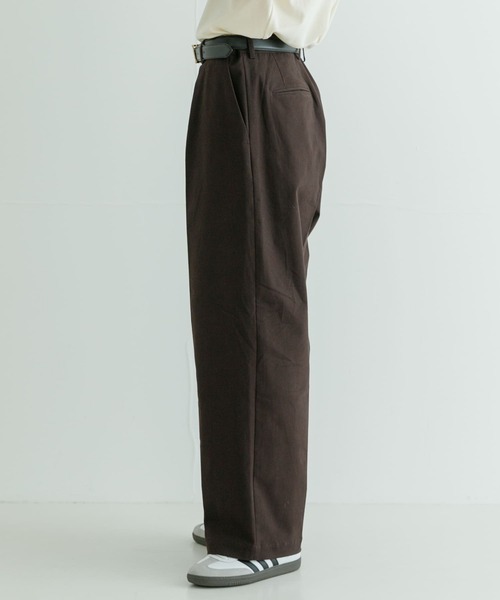 URBAN RESEARCH(アーバンリサーチ)の「ストレッチピーチツイルTUCK WIDE PANTS(その他パンツ・メンズ・ブラック/ネイビー/ブラウン・MEDIUM/LARGE)」の5枚目の写真
