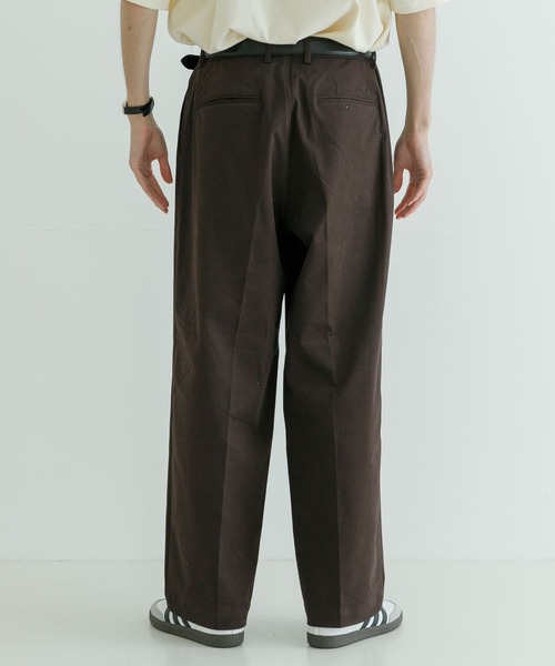 URBAN RESEARCH(アーバンリサーチ)の「ストレッチピーチツイルTUCK WIDE PANTS(その他パンツ・メンズ・ブラック/ネイビー/ブラウン・MEDIUM/LARGE)」の4枚目の写真