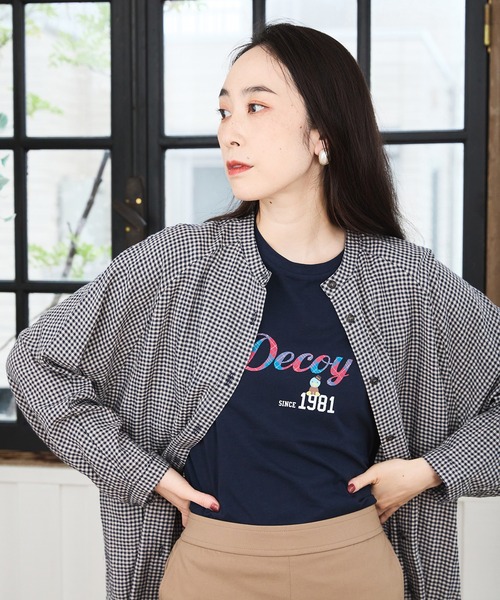 DECOY SINCE 1981(デコイシンスイチキュウハチイチ)の「【接触冷感・UVカット】コイくんロゴTシャツ(Tシャツ/カットソー・レディース・ホワイト/ネイビー/サックスブルー・M/L/LL)」の1枚目の写真
