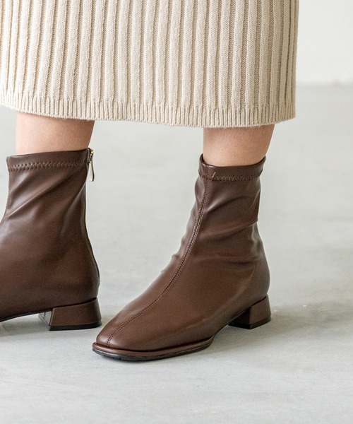 welleg（ウェレッグ）の「【 極やわ 】 晴雨兼用 ストレッチショートブーツ（ブーツ・レディース・シルバー/ブラック/アイボリー/ダークブラウン・SS/S/M/L/LL/3L）」の3枚目の写真