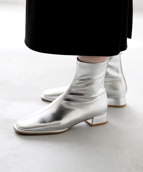 welleg（ウェレッグ）の「【 極やわ 】 晴雨兼用 ストレッチショートブーツ（ブーツ・レディース・シルバー/ブラック/アイボリー/ダークブラウン・SS/S/M/L/LL/3L）」の4枚目の写真
