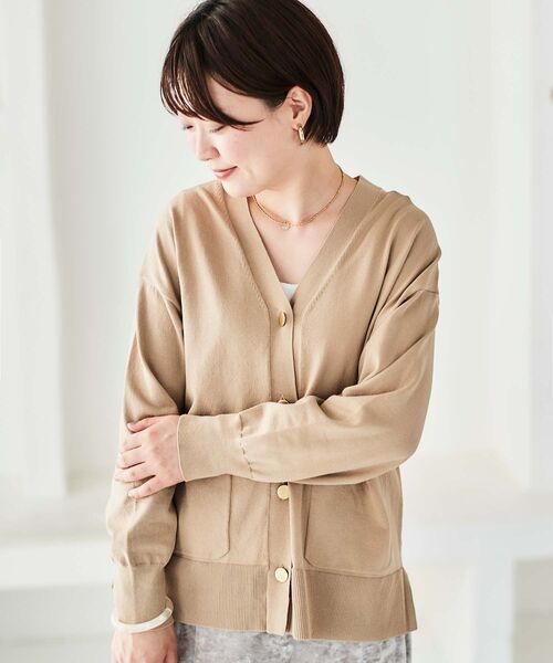 le.coeur blanc（ルクールブラン）の「メタルボタンワイドVカーデ（カーディガン/ボレロ・レディース・ボルドー/ブラック/サンドベージュ・38）」の2枚目の写真