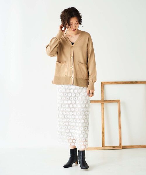 le.coeur blanc（ルクールブラン）の「メタルボタンワイドVカーデ（カーディガン/ボレロ・レディース・ボルドー/ブラック/サンドベージュ・38）」の22枚目の写真