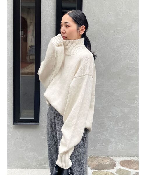 Ungrid（アングリッド）の「ハイネックボリュームカラーニット（ニット/セーター・レディース・チャコールグレー/ピンク/イエロー/アイボリー・FREE）」の8枚目の写真