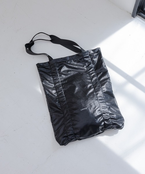 LAKOLE（ラコレ）の「メタリックギャザートートバッグ / 147016（トートバッグ・レディース・ネイビー/シルバー/ブラック・FREE）」の2枚目の写真