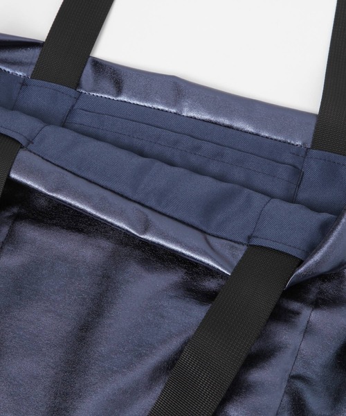 LAKOLE（ラコレ）の「メタリックギャザートートバッグ / 147016（トートバッグ・レディース・ネイビー/シルバー/ブラック・FREE）」の12枚目の写真