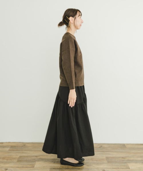 ITEMS URBANRESEARCH（アイテムズ アーバンリサーチ）の「スウェットライクニット×ティアードスカート（ワンピース・レディース・グレー/ブラウン・FREE）」の16枚目の写真