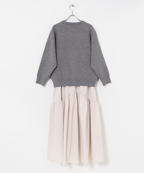 ITEMS URBANRESEARCH（アイテムズ アーバンリサーチ）の「スウェットライクニット×ティアードスカート（ワンピース・レディース・グレー/ブラウン・FREE）」の21枚目の写真