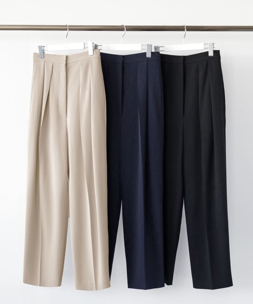 ELFRANK(エルフランク)の「ハイウエストタックストレートパンツ(スラックス・レディース・ブラック/ベージュ/ネイビー・FREE)」の4枚目の写真