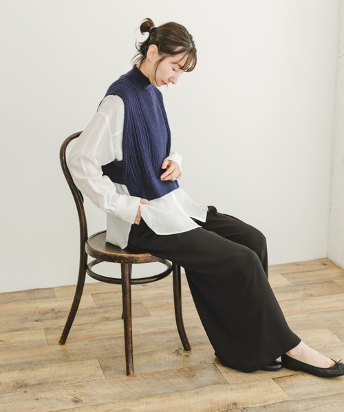 ITEMS URBANRESEARCH（アイテムズ アーバンリサーチ）の「ケーブルニットベスト（ベスト・レディース・グレー/モカ/ネイビー・FREE）」の22枚目の写真