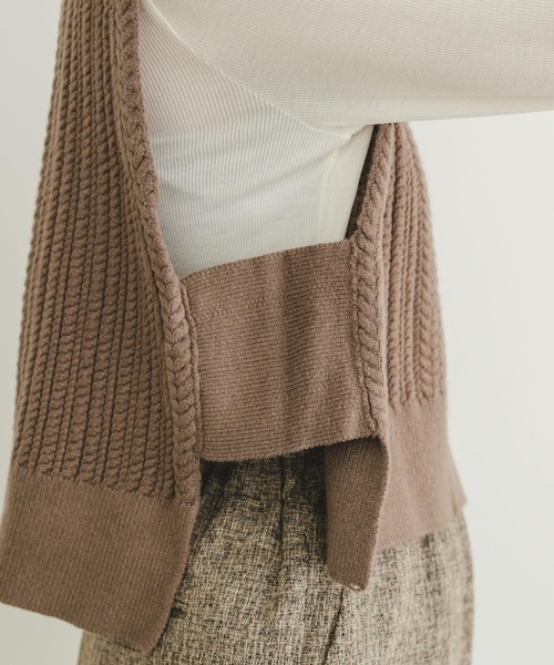 ITEMS URBANRESEARCH（アイテムズ アーバンリサーチ）の「ケーブルニットベスト（ベスト・レディース・グレー/モカ/ネイビー・FREE）」の20枚目の写真