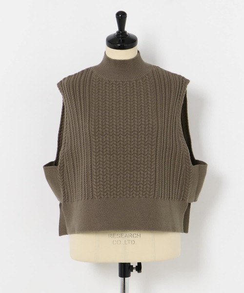 ITEMS URBANRESEARCH（アイテムズ アーバンリサーチ）の「ケーブルニットベスト（ベスト・レディース・グレー/モカ/ネイビー・FREE）」の10枚目の写真