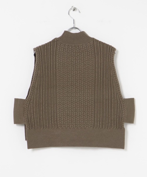 ITEMS URBANRESEARCH（アイテムズ アーバンリサーチ）の「ケーブルニットベスト（ベスト・レディース・グレー/モカ/ネイビー・FREE）」の5枚目の写真