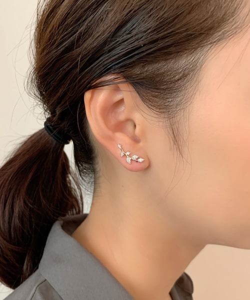 セール】リーフビジューピアス イヤーカフ風 (両耳用)（ピアス