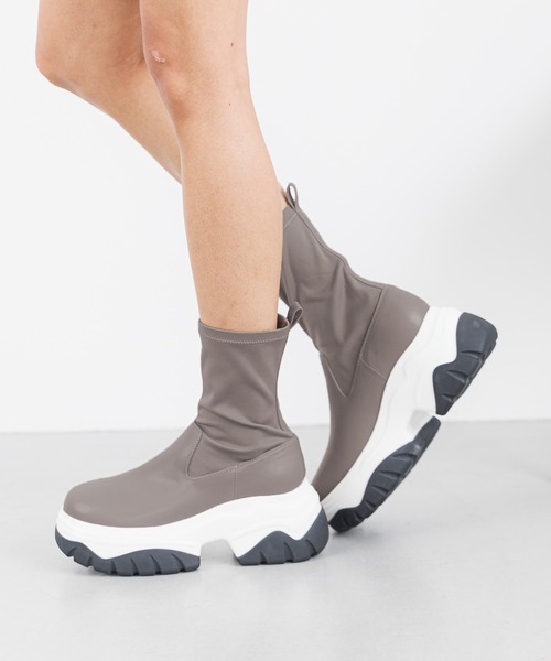 PAGEBOY（ページボーイ）の「バイカラーソールブーツ（ブーツ・レディース・ブラック/グレー・MEDIUM/LARGE）」の18枚目の写真