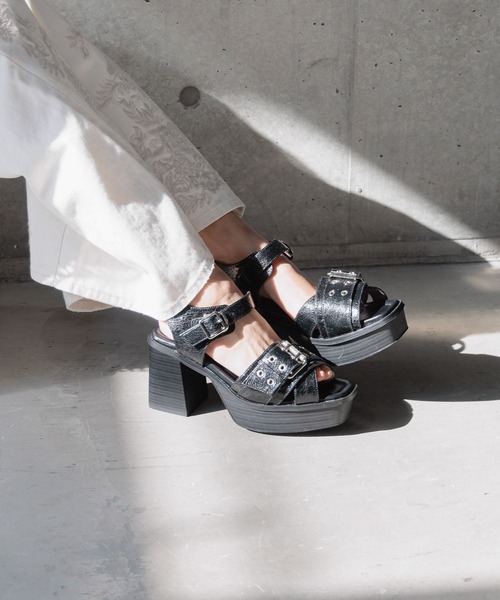 PAGEBOY（ページボーイ）の「バックルチャンキーヒール（ブーツ・レディース・ブラック/ブロンズ・MEDIUM/LARGE）」の7枚目の写真