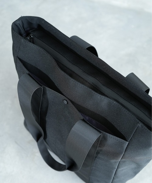 Siffler(シフレ)の「【HAPITAS PLUS/ハピタスプラス】 撥水 軽量 A4対応 ビジネストートバッグ(トートバッグ・メンズ・グレー/ブラック/グレイッシュベージュ・FREE)」の9枚目の写真
