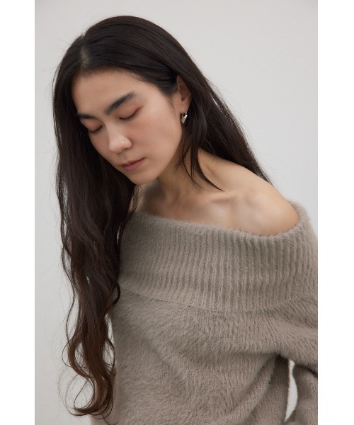 crie conforto(クリーコンフォルト)の「オフショルダーシャギーラメニット 秋服 / 冬服 / 長袖(ニット/セーター・レディース・モカ/オフホワイト/ブラック・FREE)」の15枚目の写真