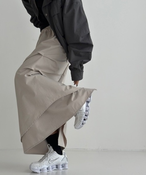 ROOPTOKYO(ループトウキョウ)の「Tucked Design Side Ribbon Gather Long Skirt / タックデザイン サイドリボンギャザー ロングスカート(スカート・レディース・グレー/ブラック/チャコールグレー/ベージュ・FREE)」の10枚目の写真