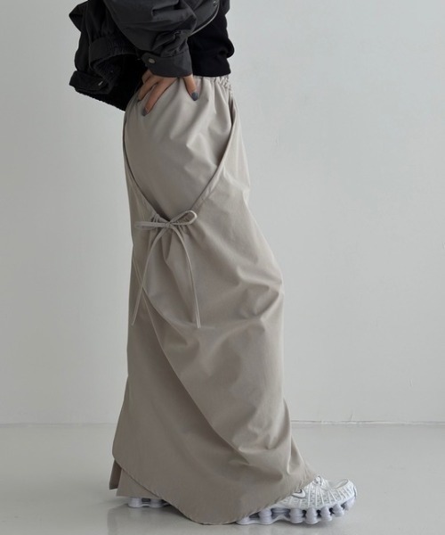 ROOPTOKYO(ループトウキョウ)の「Tucked Design Side Ribbon Gather Long Skirt / タックデザイン サイドリボンギャザー ロングスカート(スカート・レディース・グレー/ブラック/チャコールグレー/ベージュ・FREE)」の7枚目の写真