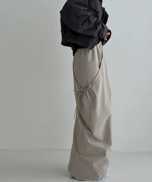 ROOPTOKYO(ループトウキョウ)の「Tucked Design Side Ribbon Gather Long Skirt / タックデザイン サイドリボンギャザー ロングスカート(スカート・レディース・グレー/ブラック/チャコールグレー/ベージュ・FREE)」の8枚目の写真