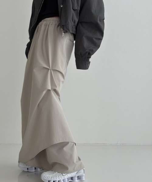 ROOPTOKYO(ループトウキョウ)の「Tucked Design Side Ribbon Gather Long Skirt / タックデザイン サイドリボンギャザー ロングスカート(スカート・レディース・グレー/ブラック/チャコールグレー/ベージュ・FREE)」の9枚目の写真