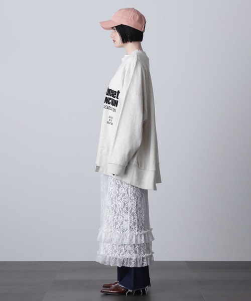 ROSE BUD(ローズバッド)の「(GENE HEAVENS)リメイクライクエンブロイダリー&プリントビッグスウェット(スウェット・レディース・グレー/ピンク/ホワイト・ONE SIZE)」の5枚目の写真