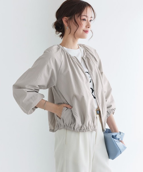 Pierrot（ピエロ）の「撥水・UVカットノーカラーギャザーブルゾン（ブルゾン・レディース・アイボリー/ベージュ/ネイビー/グレー系その他・L/M）」の12枚目の写真