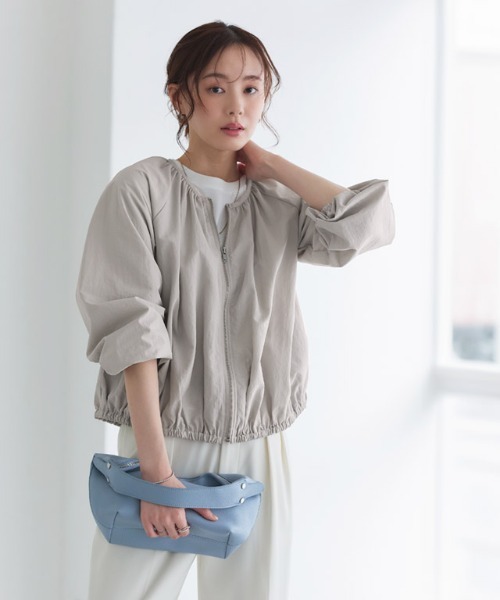 Pierrot（ピエロ）の「撥水・UVカットノーカラーギャザーブルゾン（ブルゾン・レディース・アイボリー/ベージュ/ネイビー/グレー系その他・L/M）」の15枚目の写真