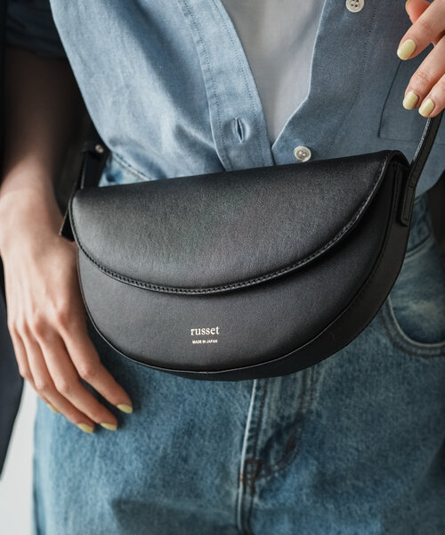 russet（ラシット）の「レザーハーフムーンミニショルダーバッグ(CE