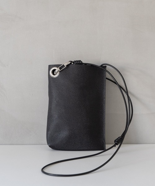 Senti(センティ)の「SHRINK LEATHER MINI SHOULDER BAG シュリンクレザーミニショルダーバッグ(ショルダーバッグ・メンズ・ブラック/ブラック系その他/アイボリー・FREE)」の5枚目の写真