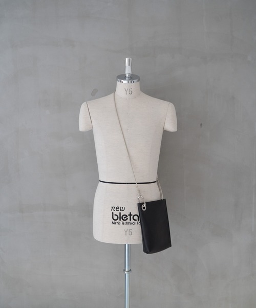 Senti(センティ)の「SHRINK LEATHER MINI SHOULDER BAG シュリンクレザーミニショルダーバッグ(ショルダーバッグ・メンズ・ブラック/ブラック系その他/アイボリー・FREE)」の13枚目の写真