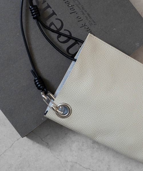 Senti(センティ)の「SHRINK LEATHER MINI SHOULDER BAG シュリンクレザーミニショルダーバッグ(ショルダーバッグ・メンズ・ブラック/ブラック系その他/アイボリー・FREE)」の22枚目の写真
