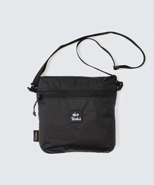 WILD THINGS(ワイルドシングス)の「WILD THINGS/ワイルドシングス CORDURA SIL SACOCHE コーデュラナイロンサコッシュ ミニショルダーバッグ(ショルダーバッグ・メンズ・パープル系その他/グリーン系その他/ブルー系その他/ブラック・FREE)」の1枚目の写真