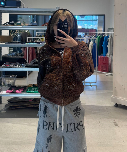 Oriens JOURNAL STANDARD(オリエンス ジャーナルスタンダード)の「【Praying/プレイング】 Leopard Rhinestone Hoodie PRAY240 27- BLACK(パーカー・レディース・ブラック・X-SMALL/SMALL)」の1枚目の写真