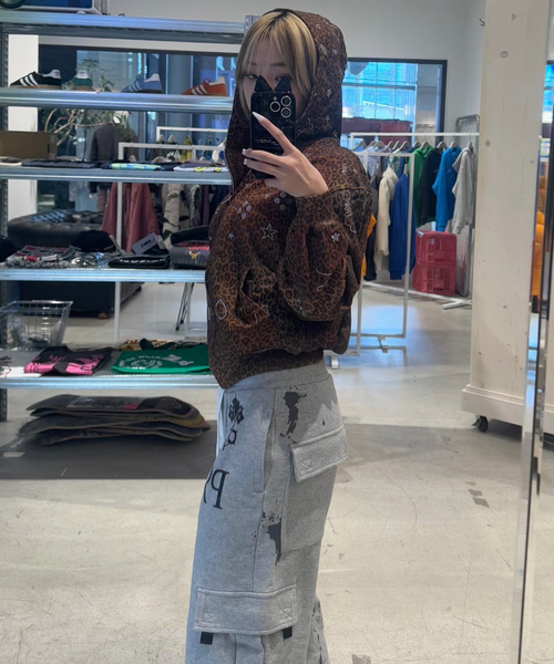 Oriens JOURNAL STANDARD(オリエンス ジャーナルスタンダード)の「【Praying/プレイング】 Leopard Rhinestone Hoodie PRAY240 27- BLACK(パーカー・レディース・ブラック・X-SMALL/SMALL)」の2枚目の写真