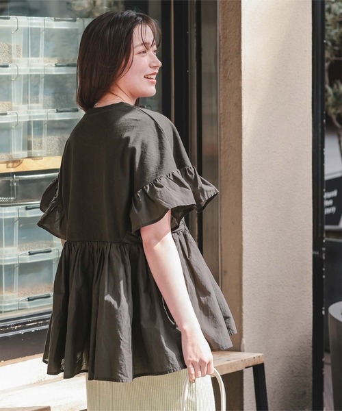 titivate(ティティベイト)の「ギャザーペプラムドッキングトップス(Tシャツ/カットソー・レディース・オフホワイト/ブラック/ライトグリーン/チャコール・S/M)」の7枚目の写真