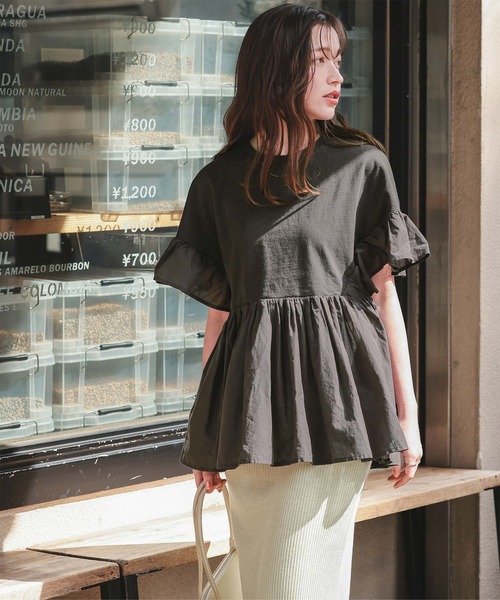 titivate(ティティベイト)の「ギャザーペプラムドッキングトップス(Tシャツ/カットソー・レディース・オフホワイト/ブラック/ライトグリーン/チャコール・S/M)」の8枚目の写真