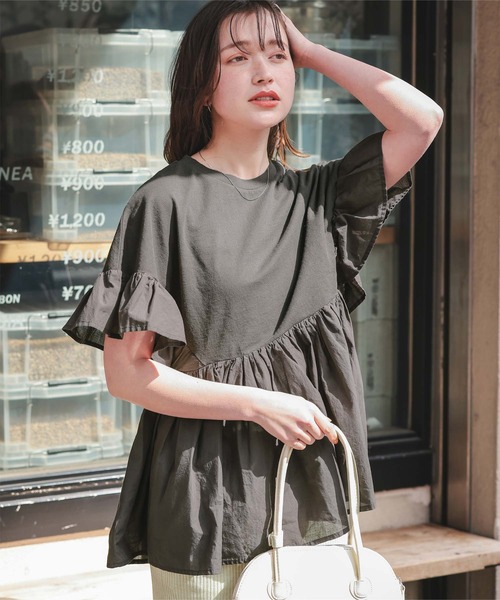 titivate(ティティベイト)の「ギャザーペプラムドッキングトップス(Tシャツ/カットソー・レディース・オフホワイト/ブラック/ライトグリーン/チャコール・S/M)」の9枚目の写真