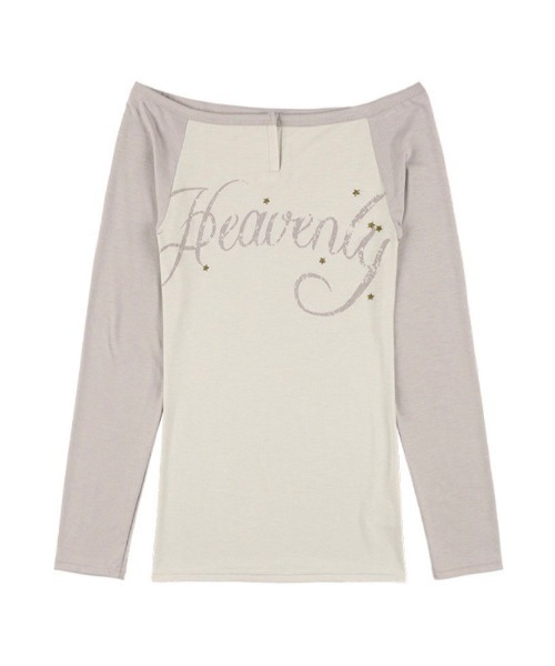 FANCY CLUB（ファンシークラブ）の「【FANCY CLUB】HEAVENLY OFF-SHOULDER LONG SLEEVE / 【ファンシークラブ】オフショルダーレタリングプリント長袖Tシャツ（Tシャツ/カットソー・レディース・杢グレー/ベージュ・ONE SIZE）」の19枚目の写真