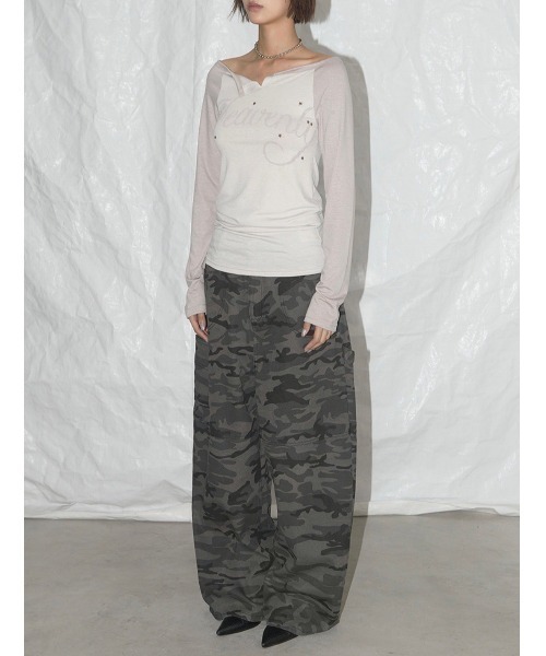 FANCY CLUB（ファンシークラブ）の「【FANCY CLUB】HEAVENLY OFF-SHOULDER LONG SLEEVE / 【ファンシークラブ】オフショルダーレタリングプリント長袖Tシャツ（Tシャツ/カットソー・レディース・杢グレー/ベージュ・ONE SIZE）」の17枚目の写真