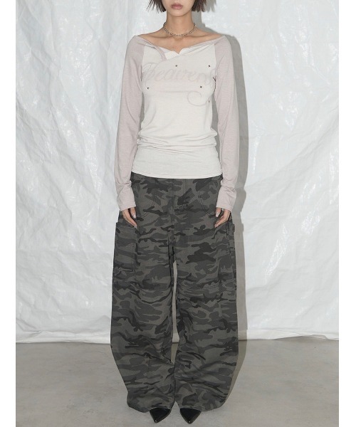 FANCY CLUB（ファンシークラブ）の「【FANCY CLUB】HEAVENLY OFF-SHOULDER LONG SLEEVE / 【ファンシークラブ】オフショルダーレタリングプリント長袖Tシャツ（Tシャツ/カットソー・レディース・杢グレー/ベージュ・ONE SIZE）」の16枚目の写真