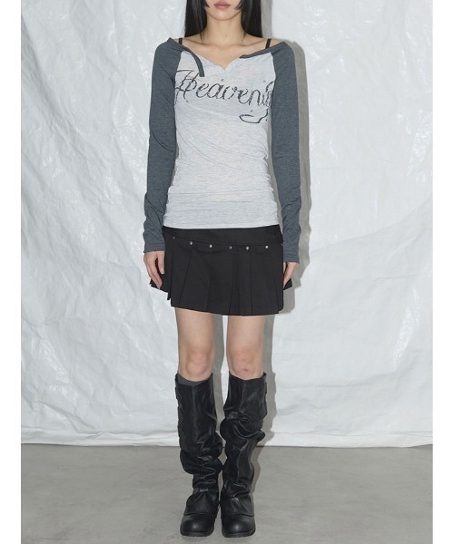 FANCY CLUB（ファンシークラブ）の「【FANCY CLUB】HEAVENLY OFF-SHOULDER LONG SLEEVE / 【ファンシークラブ】オフショルダーレタリングプリント長袖Tシャツ（Tシャツ/カットソー・レディース・杢グレー/ベージュ・ONE SIZE）」の6枚目の写真