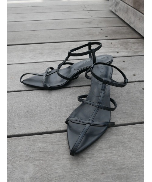 TRUNC(トランクエイティーエイト)の「Line Strap Heel Sandals Ⅱ(サンダル・レディース・アイボリー/ブラック・LARGE/MEDIUM/SMALL)」の2枚目の写真