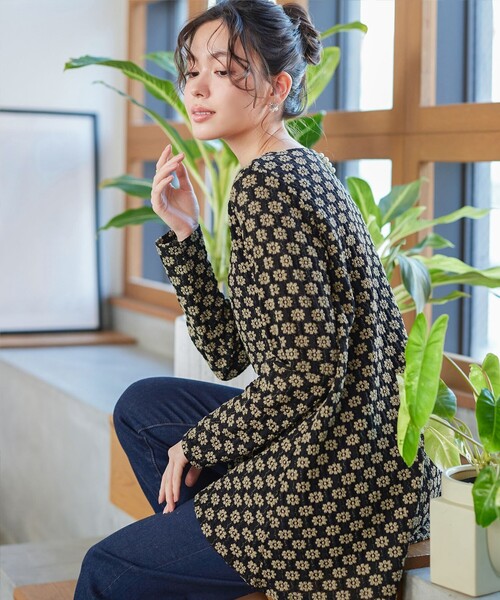 Tiaclasse(ティアクラッセ)の「花柄カットレースフレアトップス(Tシャツ/カットソー・レディース・ブラック/ブラック系その他/オフホワイト/ベージュ系その他・M/L)」の17枚目の写真