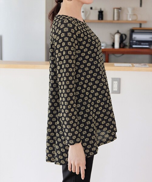Tiaclasse(ティアクラッセ)の「花柄カットレースフレアトップス(Tシャツ/カットソー・レディース・ブラック/ブラック系その他/オフホワイト/ベージュ系その他・M/L)」の7枚目の写真